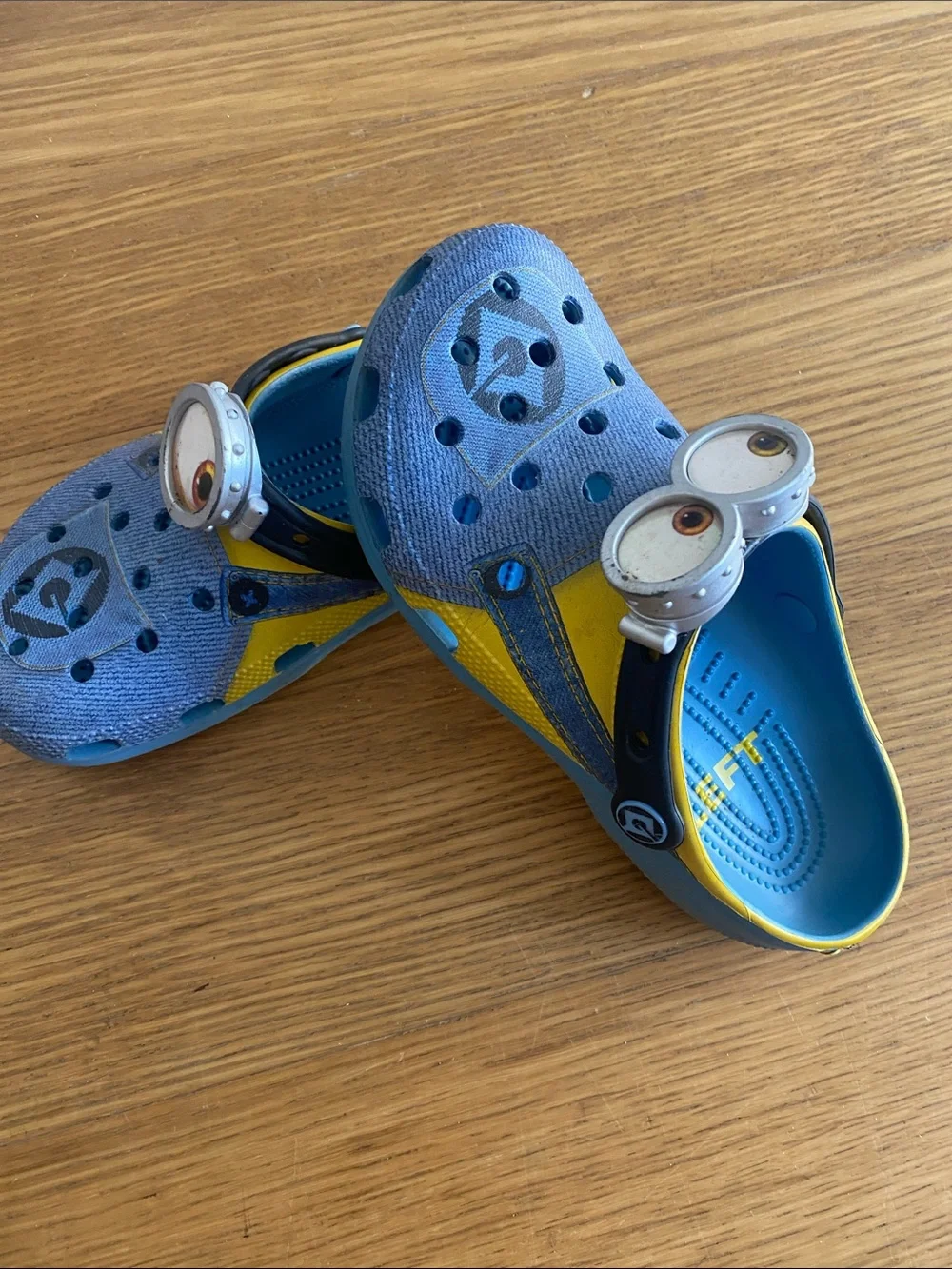 Crocs Despicable Me Minion Big Kids Girl Boy Classic Clog Crocs Size 7